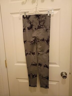 Women's Gray and Black Tie-Dye Pants